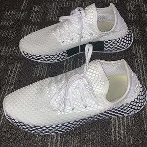 . size 6 1/2 in kids & 7.5 in womens